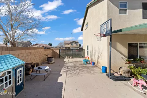 Exterior - 45064 18th St, Lancaster, CA 93535 photo 4 of 7