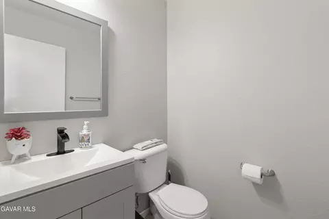 Bath - 45064 18th St, Lancaster, CA 93535 photo 1 of 5