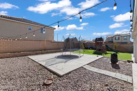 Exterior - 45064 18th St, Lancaster, CA 93535 photo 3 of 7