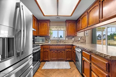 Kitchen - 17741 Churchill St, Tehachapi, CA 93561 photo 4 of 6