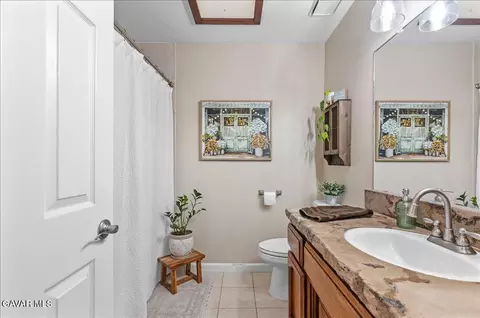 Bath - 17741 Churchill St, Tehachapi, CA 93561 photo 2 of 2