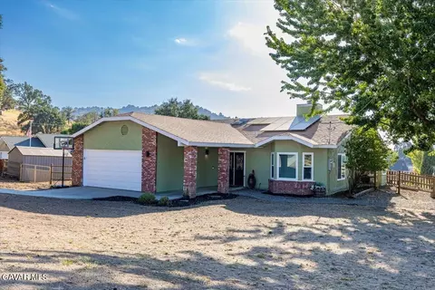Exterior - 17741 Churchill St, Tehachapi, CA 93561 photo 2 of 12