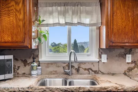 Kitchen - 17741 Churchill St, Tehachapi, CA 93561 photo 2 of 6