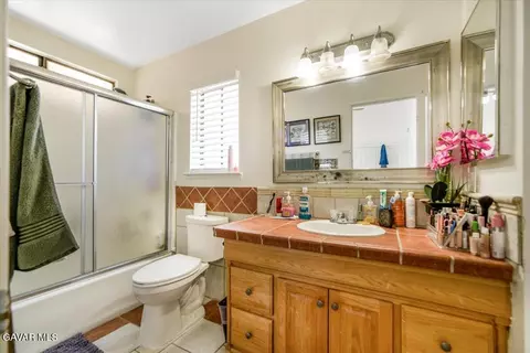 Bath - 37913 53rd St, Palmdale, CA 93552 photo 2 of 3