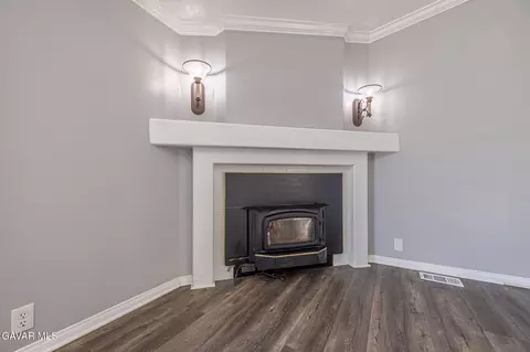 Living - 510 E Soledad Pass Rd, Palmdale, CA 93550 photo 9 of 11