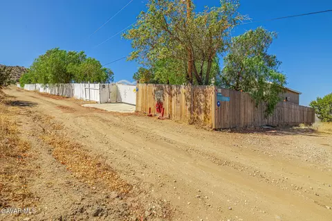 Exterior - 510 E Soledad Pass Rd, Palmdale, CA 93550 photo 15 of 18
