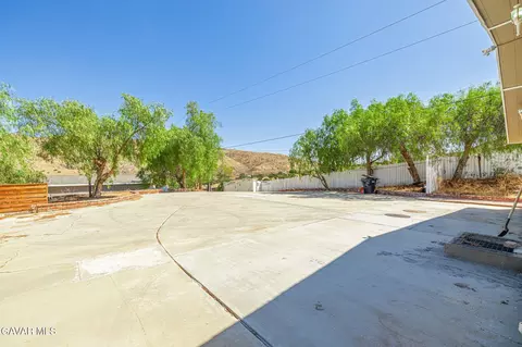 Exterior - 510 E Soledad Pass Rd, Palmdale, CA 93550 photo 5 of 18