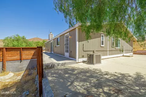Exterior - 510 E Soledad Pass Rd, Palmdale, CA 93550 photo 12 of 18