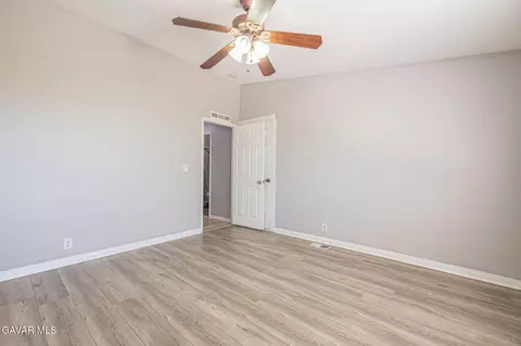 Bedroom - 510 E Soledad Pass Rd, Palmdale, CA 93550 photo 5 of 8