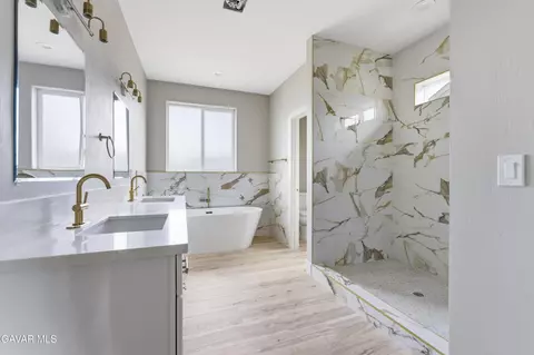 Bath - 18461 Branding Iron Ct, Tehachapi, CA 93561 photo 1 of 2