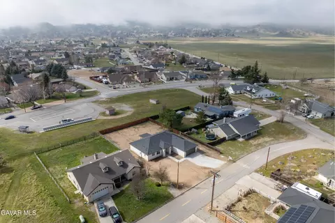 View/Area - 18461 Branding Iron Ct, Tehachapi, CA 93561 photo 2 of 5