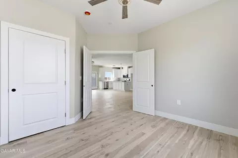 Bedroom - 18461 Branding Iron Ct, Tehachapi, CA 93561 photo 2 of 8