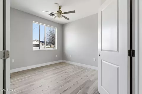Bedroom - 18461 Branding Iron Ct, Tehachapi, CA 93561 photo 4 of 8