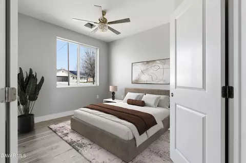 Bedroom - 18461 Branding Iron Ct, Tehachapi, CA 93561 photo 3 of 8