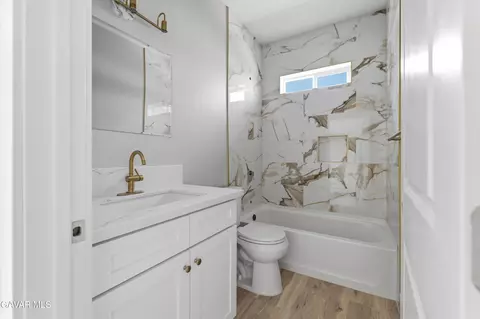 Bath - 18461 Branding Iron Ct, Tehachapi, CA 93561 photo 2 of 2