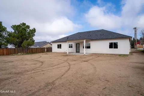 Exterior - 18461 Branding Iron Ct, Tehachapi, CA 93561 photo 5 of 5