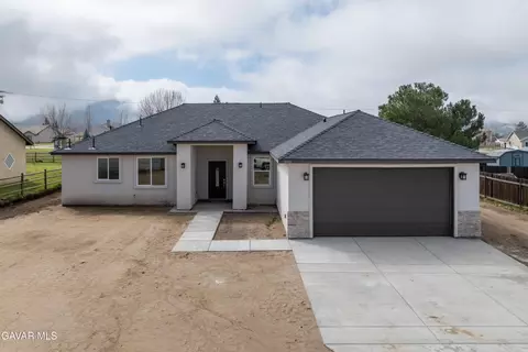 Exterior - 18461 Branding Iron Ct, Tehachapi, CA 93561 photo 4 of 5
