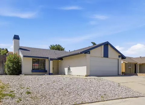Exterior - 206 Meadowbrook Ct, Tehachapi, CA 93561 photo 3 of 7