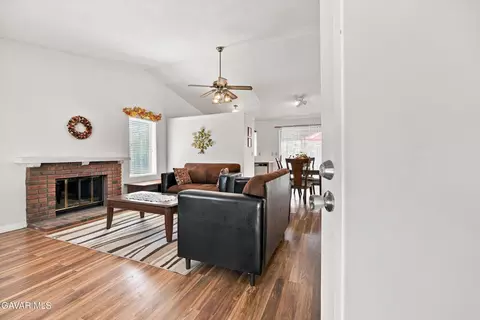 Entry Way - 206 Meadowbrook Ct, Tehachapi, CA 93561 photo 1 of 1