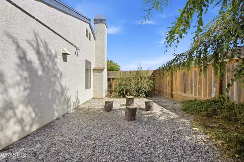 Exterior - 206 Meadowbrook Ct, Tehachapi, CA 93561 photo 6 of 7