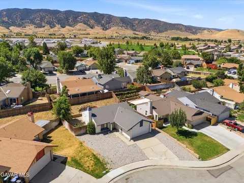 View/Area - 206 Meadowbrook Ct, Tehachapi, CA 93561 photo 5 of 6