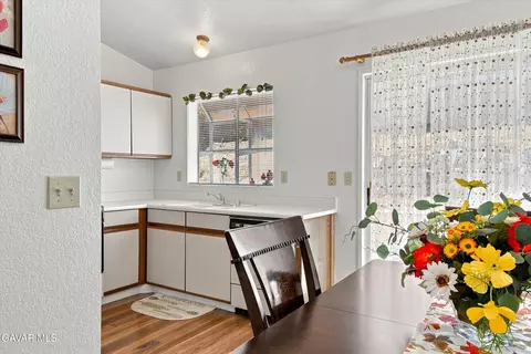 Kitchen - 206 Meadowbrook Ct, Tehachapi, CA 93561 photo 1 of 4