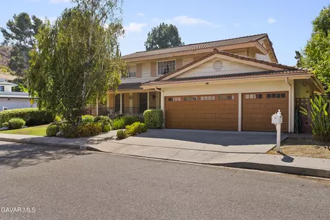 6304 Mirror Lake Dr, Los Angeles, CA 90068