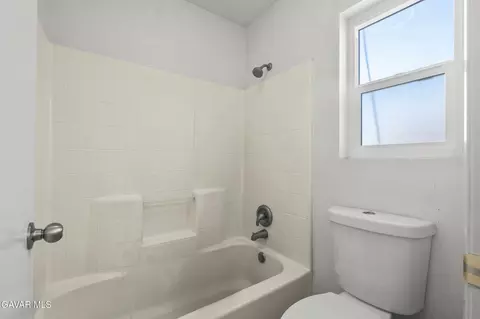 Bath - 42450 W 56th St, Lancaster, CA 93536 photo 3 of 4