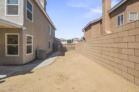 Exterior - 42450 W 56th St, Lancaster, CA 93536 photo 8 of 8
