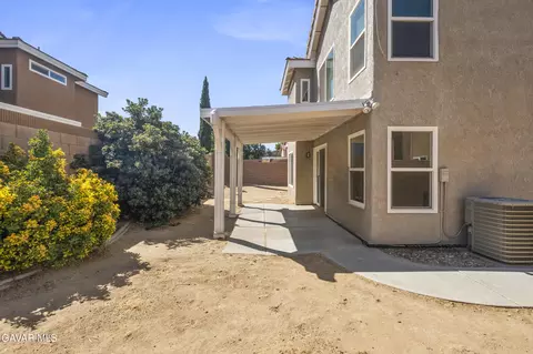 Exterior - 42450 W 56th St, Lancaster, CA 93536 photo 7 of 8