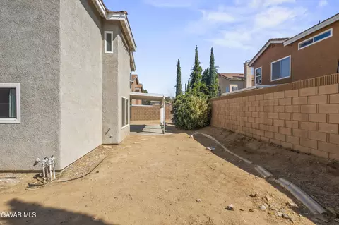 Exterior - 42450 W 56th St, Lancaster, CA 93536 photo 4 of 8