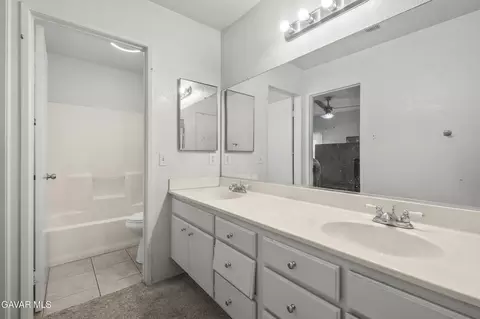 Bath - 42450 W 56th St, Lancaster, CA 93536 photo 4 of 4