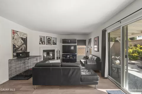 Living - 42450 W 56th St, Lancaster, CA 93536 photo 4 of 5