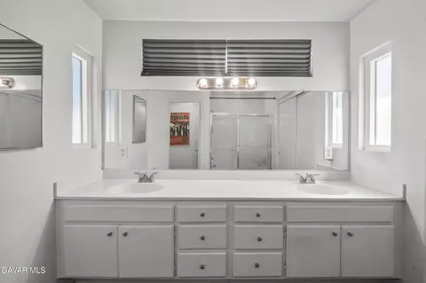 Bath - 42450 W 56th St, Lancaster, CA 93536 photo 2 of 4