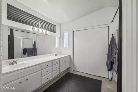 Bath - 42450 W 56th St, Lancaster, CA 93536 photo 1 of 4