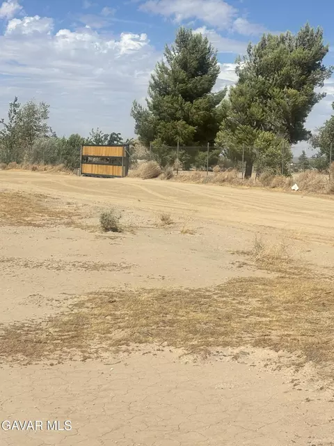 172 E Palmdale Blvd, Palmdale, CA 93550 photo 3