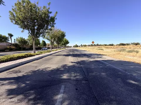 40 Th Ste Vic Avenue J8 Ste, Lancaster, CA 93535 photo 3