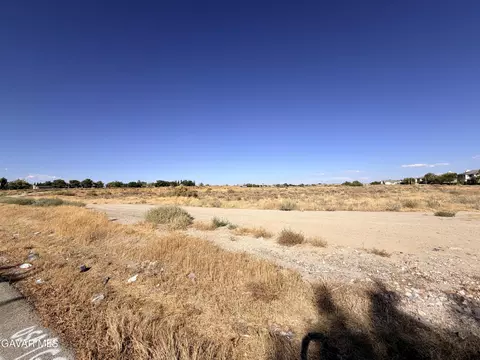 40 Th Ste Vic Avenue J8 Ste, Lancaster, CA 93535 photo 2