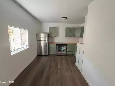 Kitchen - 38738 E 36th St, Palmdale, CA 93550 photo 3 of 3