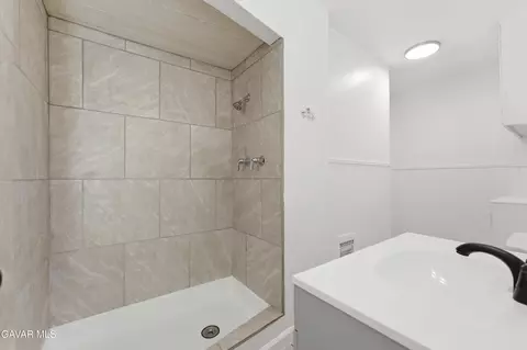Bath - 38738 E 36th St, Palmdale, CA 93550 photo 4 of 5
