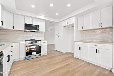 Kitchen - 2001 Comstock Ct, Palmdale, CA 93551 photo 1 of 1