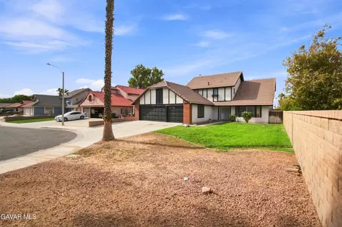 Exterior - 2001 Comstock Ct, Palmdale, CA 93551 photo 3 of 5