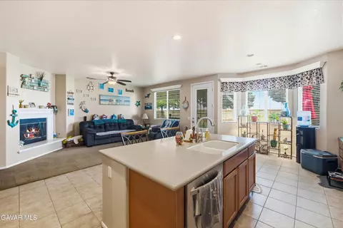 Kitchen - 44853 Normandy Ln, Lancaster, CA 93536 photo 4 of 4