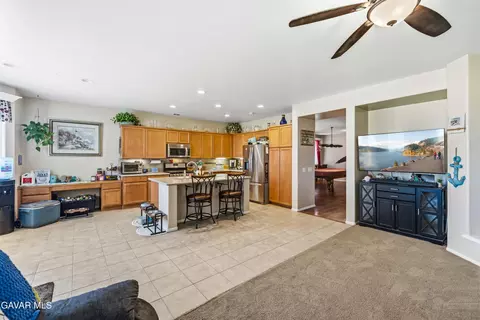 Kitchen - 44853 Normandy Ln, Lancaster, CA 93536 photo 2 of 4