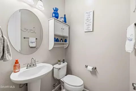 Bath - 44853 Normandy Ln, Lancaster, CA 93536 photo 2 of 3