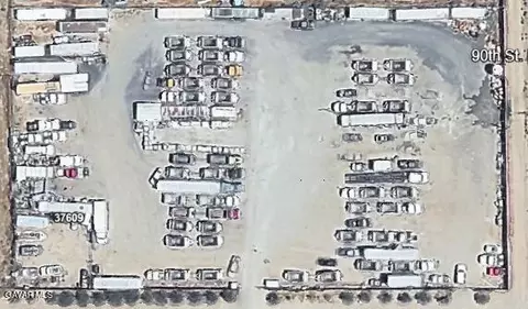 e cor 90th ste #R8, Sun Village, CA 93543