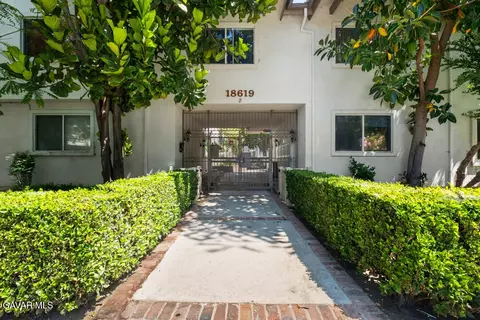 18619 Collins St #F30, Tarzana, CA 91356