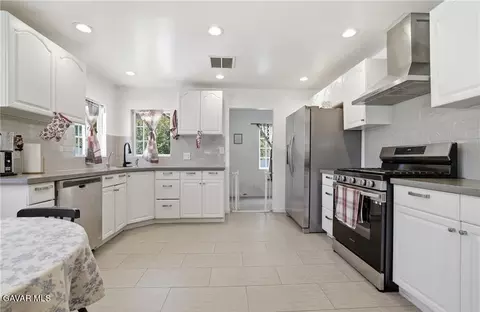 16775 Sierra Hwy, Canyon Country, CA 91351