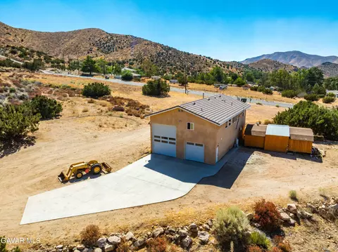 Exterior - 31840 Cedarcroft Rd, Acton, CA 93510 photo 2 of 4