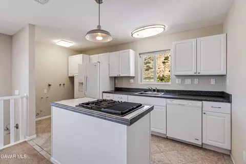 Kitchen - 31840 Cedarcroft Rd, Acton, CA 93510 photo 2 of 4